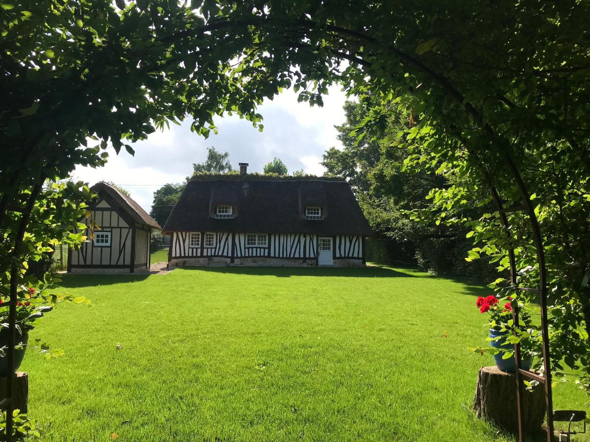 La Gloriette Gite Situe Dans La Propriete Dun Magnifique Manoir Vatteville Kültér fotó